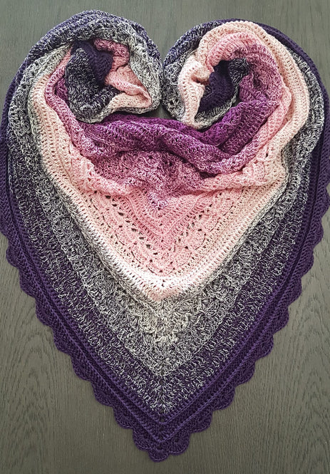 <transcy>Crocheted triangle shawl</transcy>